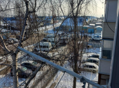 Почему в Камышине маршрутки так «кучно» скопились на конечной остановке 15-го маршрута сегодня, 11 февраля?