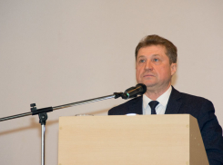 Отчет главы Камышина  Станислава Зинченко перед горожанами 1 марта был похож на все предыдущие, будто режиссировался под копирку