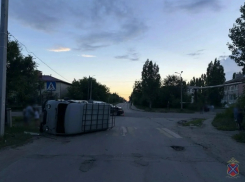 В Камышинском районе «Митсубиси Аутлендер» не пропустил «УАЗ»: пассажир попал в больницу