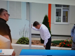 В лучших школах Камышина едва набирается выпускников на один 11-й класс: прибывший для приемки школ Станислав Зинченко тему искусно обошел