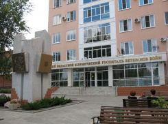 В Волгограде пациент из Котово выпал с 6-го этажа ковидного госпиталя