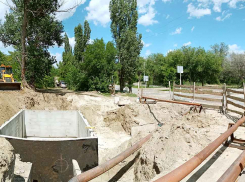 В Камышине водителям до конца августа придется ездить по одной полосе по улице Текстильной из-за замены теплосети