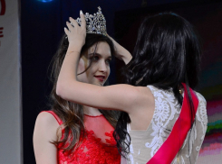 В Волгограде корона «Мисс-2018» уже водружена на головку первой красавицы, в Камышине все еще впереди
