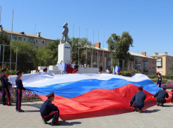 В Камышине в честь Дня России пройдут акция на площади Павших борцов и концерт в парке, в Волгограде концерт отменили из-за трагедии с катамараном