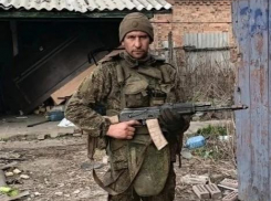 В глубинке Камышинского района проводят в последний путь бойца СВО