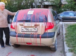 В Волгограде облили краской машину с буквой Z, - «Блокнот Волгограда» (ВИДЕО)