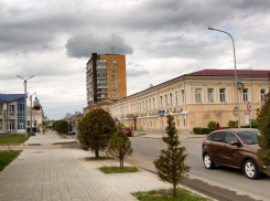 На Камышин стремительно движется грозовой фронт: экстренное предупреждение МЧС