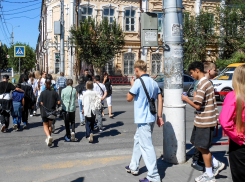 Папа девятиклассницы прибыл в школу защищать дочку от насмешек и побил мальчика-обидчика в Волгоградской области