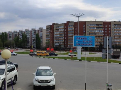 В Камышине сегодняшний «скучный» Первомай немного оживил автопробег с красными флагами
