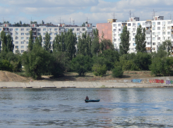 Из-за холодного шквала вода в Камышинке и Волге оказалась теплее воздуха
