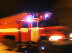 В Камышине пожарным пришлось эвакуировать десять жителей многоэтажки из-за вспыхнувшего электрощитка