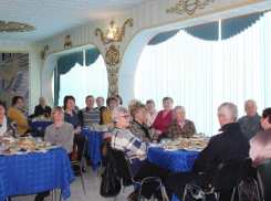 За праздничными столами накануне 8 марта встретились матери невернувшихся солдат