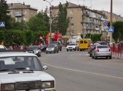 В Камышине сотрудники ОГИБДД «побеспокоили» водителей без ремней безопасности и водителей, не желающих пропускать пешеходов