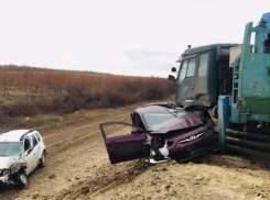 На границе Камышинского и Дубовского районов на федеральной дороге столкнулись пять машин, в том числе рейсовый автобус: шесть пострадавших