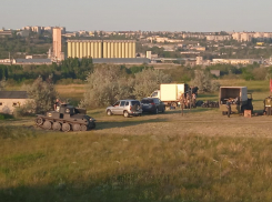 По какому случаю в Камышине на 3-м городке появился «фашистский танк»?