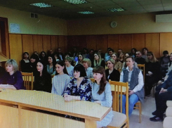 В Камышине чиновников и других бюджетников усадили перед телевизором смотреть прямой эфир губернатора