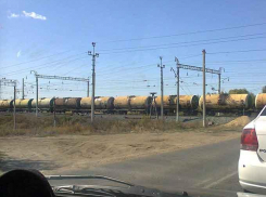 В городе Петров Вал Камышинского района на рельсах под товарняком погиб пенсионер