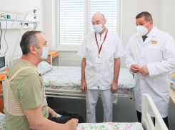 Губернатор Андрей Бочаров навестил двух пациентов с впервые пересаженными в Волгоградской области сердцами