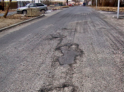 После критической фотореплики «Блокнота Камышина» на улице Крупской в Камышине залатали глубокие ямы