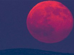 В ночь на субботу, 28 июля, камышане увидят дефиле красной луны