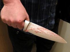 Отец ударил сына ножом в сердце - молодой мужчина упал замертво