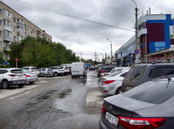 В Камышине в разгар выборной кампании в гордуму «заминировали» вход в помещение на улице Давыдова, где находится городская организация КПРФ