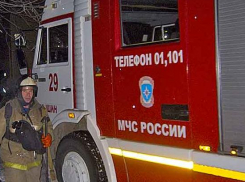В Камышине в высотке 5-го микрорайона пожарные спасли 6 человек, эвакуировать пришлось 20