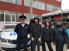 Зачем для урока в школу №19 в Камышине прибыли два автомобиля экстренных служб