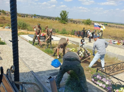 «Спасибо тем, кто неравнодушен, за незапланированный субботник на участке воинских захоронений в Камышине»