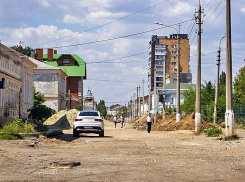 Камышинская телестудия «Акценты» заявила, что в плане дорог «северную часть города привели в порядок», горожане раскритиковали пиар-сюжет