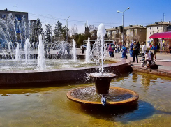 В Камышине заработал фонтан у ДК «Текстильщик» - пока единственный в городе