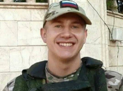 В Котово 22 мая проводили в последний путь 21-летнего разведчика Александра Кубанцева, погибшего в Мариуполе год назад