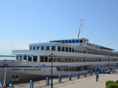 Уже в мае начнутся речные мини-круизы по Волге, но камышане могут разве что помахать теплоходам с набережной