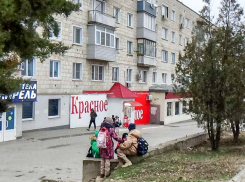 Что в Камышине делают школьники у алкомаркетов? - камышанка