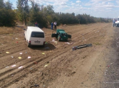 Два человека погибли в страшной аварии у поста «Тринадцатый километр» в Камышинском районе