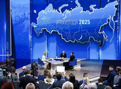 Владимира Путина спросили, нельзя ли продлить выплаты мамам на детей до достижения малышами трех лет