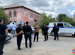 «На пол, руки за голову!»: в Камышине и Петровом Вале Камышинского района силовики пришли с проверкой к цыганам, - информагентство «Высота 102» (ВИДЕО)