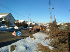 Замглавы Камышина Дмитрий Резвов велел чередовать кирпич и горячий асфальт при ремонте городских дорог