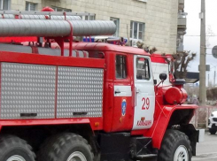 В Камышине пожарным пришлось тушить «костер» на балконе