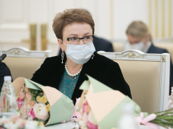 Губернатору Андрею Бочарову понравилось, что единоросс Нина Черняева заявила о сложении мандата депутата Госдумы не в кулуарах
