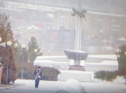 Очарованные субботним снегопадом и хорошей погодой, камышане всех возрастов отправились на прогулки (ВИДЕО)
