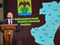 Глава Камышинского района Владимир Ерофеев отчитался перед народом в Доме культуры городского поселения Петров Вал