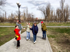 В Госдуме обсуждают возможность платить деньгами школьникам за пятерки
