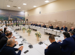 После беспорядков в Дагестане Андрей Бочаров провел встречу с представителями религиозных конфессий и национальных диаспор