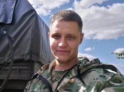 Газета «Урюпинская правда» с гордостью рассказала о своем награжденном земляке артиллеристе Сергее Зинченко, который сражается за Донбасс