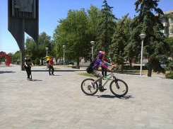 В Камышине трехлетний кроха сорвался из окна пятого этажа и разбился насмерть