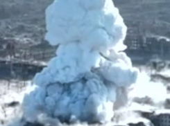 «Слон-бомба»: эксперты спорят об ударе ОДАБ-9000 по боевикам ВСУ в Волчанске, - «Блокнот - Россия» (ВИДЕО)