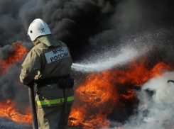 Металлический  вагончик сгорел в Камышинском районе