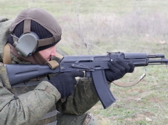 На полигоне под Волгоградом мобилизованных камышан учат тактике городского боя