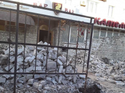 В Камышине от знаменитого ресторана «Камелот» осталась только груда мусора 